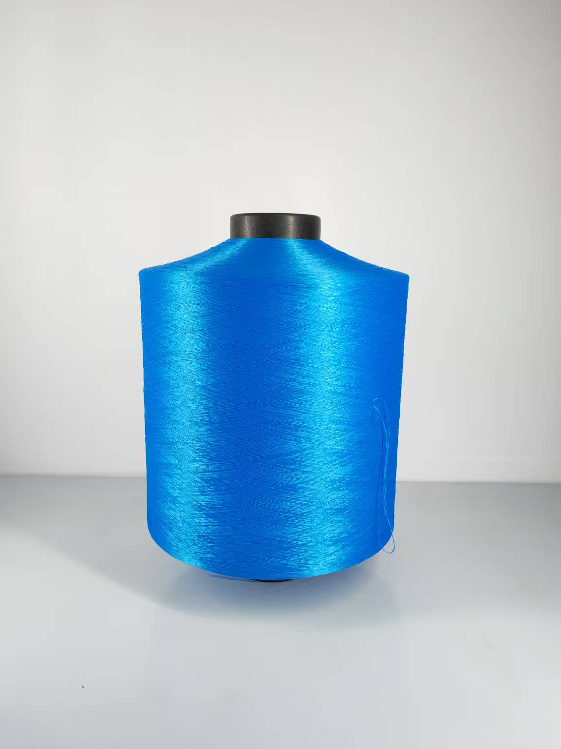 Fil de polyester bleu